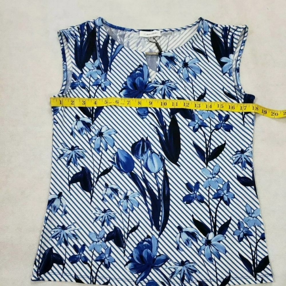 NWT Calvin Klein Size Small Printed Top - Picture 4 of 8